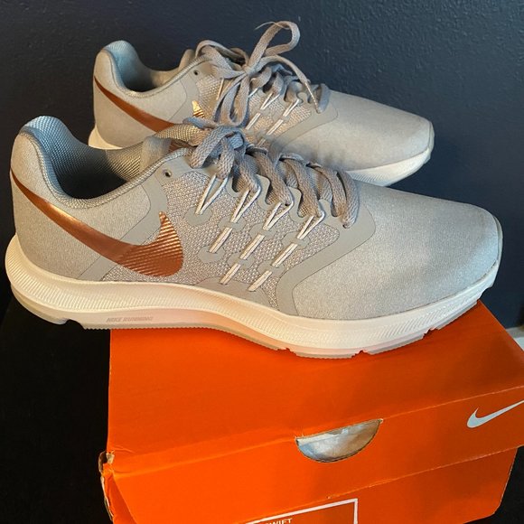 Nike Shoes - Nike Run Swift Women's Athletic Sneakers size 8.5